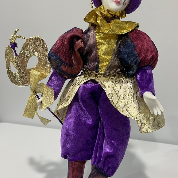 Dancing Musical Masquerade Pierrot Doll Christmas Around the World - Picture 5 of 15